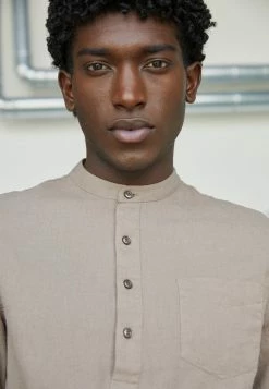 Pier One Hombre Camisa - Taupe -Pier One Comercio 02bf2dafeb9f48aca132a39f3c9562ef