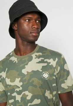 Pier One Hombre Camiseta Estampada - Dark Green -Pier One Comercio 04ef730b06ec4dfe9b78e71066924278