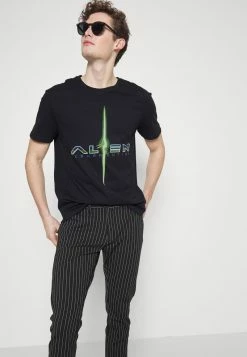 Pier One Hombre Camiseta Estampada - Black -Pier One Comercio 05cb0e65d7e14de39144dd67dc672463