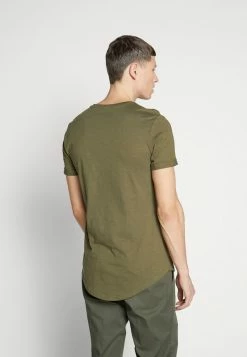 Pier One Hombre Camiseta Básica - Oliv -Pier One Comercio 100ab2d13b684ec6b5510de42e0a763d