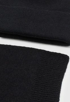 Pier One Unisexo SET UNISEX - Bufanda - Black -Pier One Comercio 173d664b7c1248ebb76b3b56c1da5d84