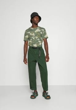 Pier One Hombre Camiseta Estampada - Dark Green -Pier One Comercio 20a0ce094b904a5c8c9cf87155d12034