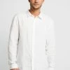 Pier One Hombre Camisa - White -Pier One Comercio 2bd4b15f02d14fc3a2aa3aeda0de3e7a