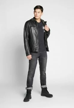 Pier One Hombre Camiseta Estampada - Black -Pier One Comercio 2df98a148ef04f62a0e1f4df753c91b2