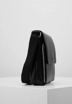 Pier One Hombre Bandolera - Black -Pier One Comercio 31f79a3e49c140948dedcd6cc64eb1eb