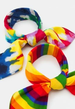 Pier One Unisexo PRIDE BANDANAS UNISEX 2 PACK - Pañuelo - Multi-coloured -Pier One Comercio 3f2a7b8e59b84a1d80de17bc3c4325e0