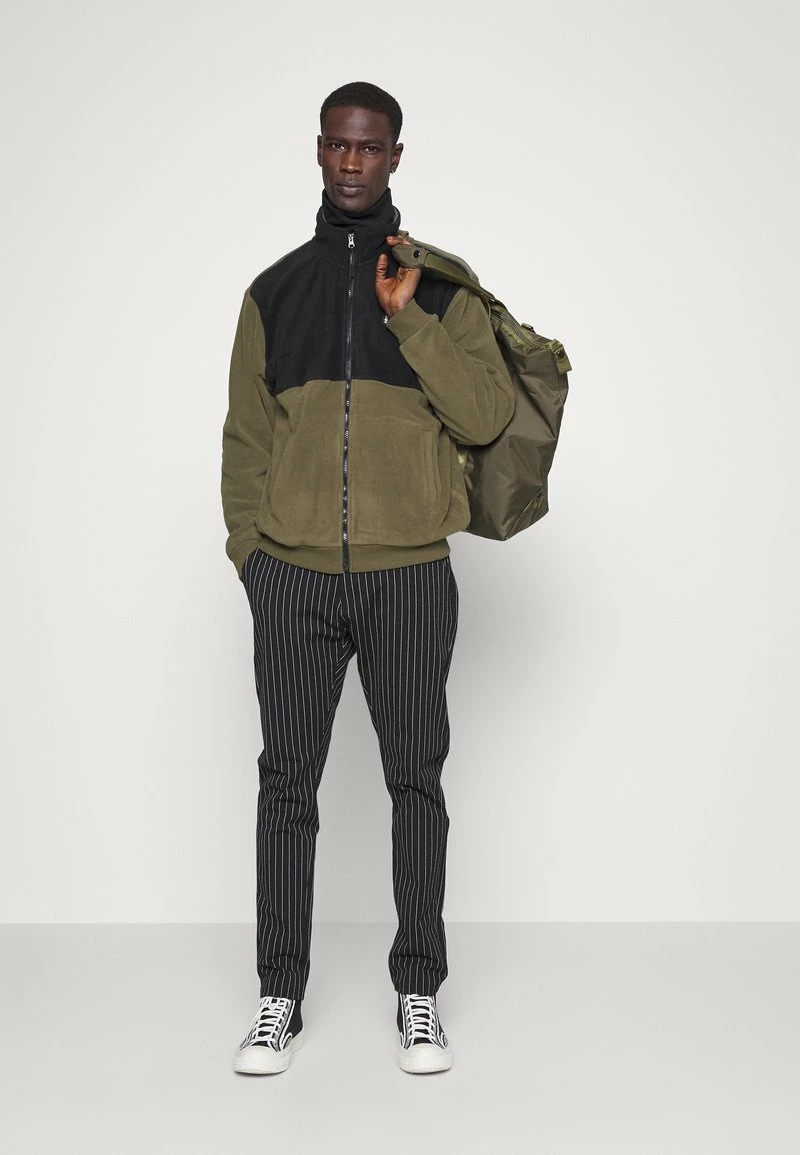 Pier One Hombre Forro Polar - Black/olive 4 Pier One Hombre Forro Polar - Black/olive - Imagen 2