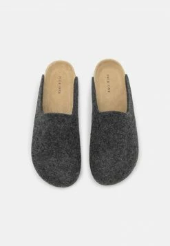 Pier One Unisexo UNISEX - Pantuflas - Dark Grey -Pier One Comercio 432dd18e964346df954b7e362219f772