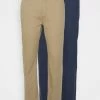 Pier One Hombre 2 PACK - Pantalones Chinos - Dark Blue/tan -Pier One Comercio 472e3d2a78034dfab71f28de5f17fceb