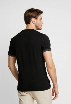 Pier One Hombre Camiseta Estampada - Black -Pier One Comercio 4bc7dac6a83247babe0ce95cafc113a2