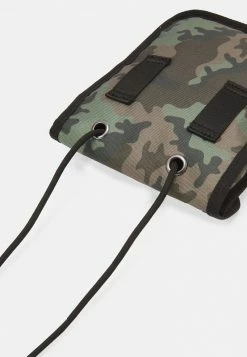 Pier One Unisexo UNISEX - Bandolera - Olive -Pier One Comercio 51511cd5cf5b4c62a951f7be58b1560c