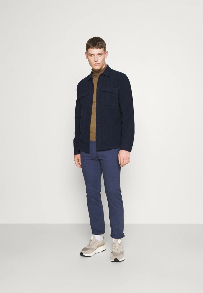 Pier One BELTED - Pantalones Chinos - Dark Blue, Hombre 4 Pier One BELTED - Pantalones Chinos - Dark Blue, Hombre - Imagen 2