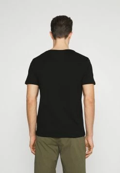 Pier One Hombre Camiseta Estampada - Black -Pier One Comercio 5c73b07f1f0745c3ae307e2fe353c889