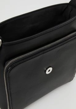 Pier One Hombre Bandolera - Black -Pier One Comercio 64e3258d4b2e4b3b9dd81fdee0642ad6