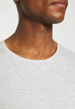 Pier One Hombre 5 PACK - Camiseta Básica - Black/white/light Grey -Pier One Comercio 781514b98ac940a2934d4a3cf6c9ca05