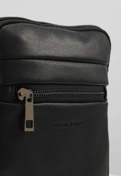 Pier One Hombre Bandolera - Black -Pier One Comercio 78aff374d6894f0aa891eda30436c99c