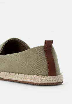 Pier One Unisexo RENA ESPADRILLE UNISEX - Alpargatas - Olive -Pier One Comercio 8b1ef3dce9d344a08d816af96a53324d