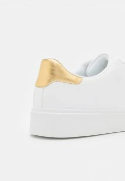 Pier One Unisexo UNISEX - Zapatillas - White/gold 13 Pier One Unisexo UNISEX - Zapatillas - White/gold -Pier One Comercio 92ec12ac22bb415e94b999369d095c3f