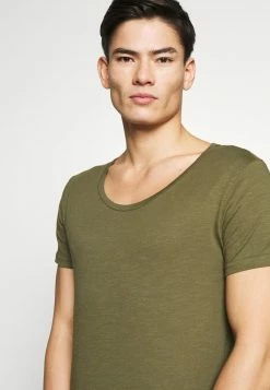 Pier One Hombre Camiseta Básica - Khaki -Pier One Comercio 9a99b34538d8468482f1a4ee6eb0c887
