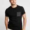 Pier One Hombre Camiseta Estampada - Black -Pier One Comercio 9d71ef607fc14954be7aebb7643fdce1