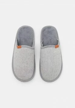 Pier One Hombre Pantuflas - Grey -Pier One Comercio 9f9f96c29db647c8a8b6fbb93261c7f5