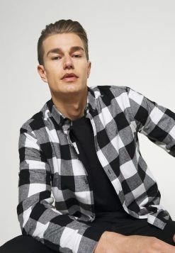 Pier One Hombre Camiseta Estampada - Black -Pier One Comercio a4d670458d814286a0f9a4d484a2d97c