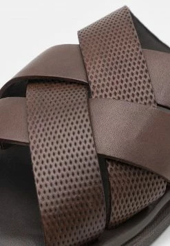 Pier One Hombre LEATHER - Sandalias Planas - Brown -Pier One Comercio a89b9fdda0dd4135b3c3ba857c8059f4