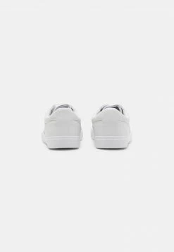 Pier One Unisexo UNISEX - Zapatillas - White -Pier One Comercio ab2d968d12ef411eaf85c794f39aa13a