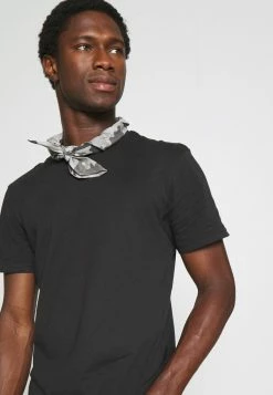 Pier One Hombre 3 PACK - Camiseta Básica - Black/mottled Dark Grey/bordeaux 15 Pier One Hombre 3 PACK - Camiseta Básica - Black/mottled Dark Grey/bordeaux -Pier One Comercio ae9b9691c10949c5b4edc17929f8c13a