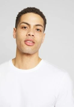 Pier One Hombre 3 PACK - Camiseta Básica - White/dark Blue/red -Pier One Comercio bb58520a3fdd4addbd204975d9a479ed