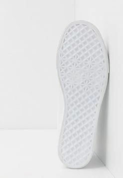 Pier One Unisexo UNISEX - Zapatillas Altas - White -Pier One Comercio c3351a79f8ca4ce18346fc39e69d6d1f