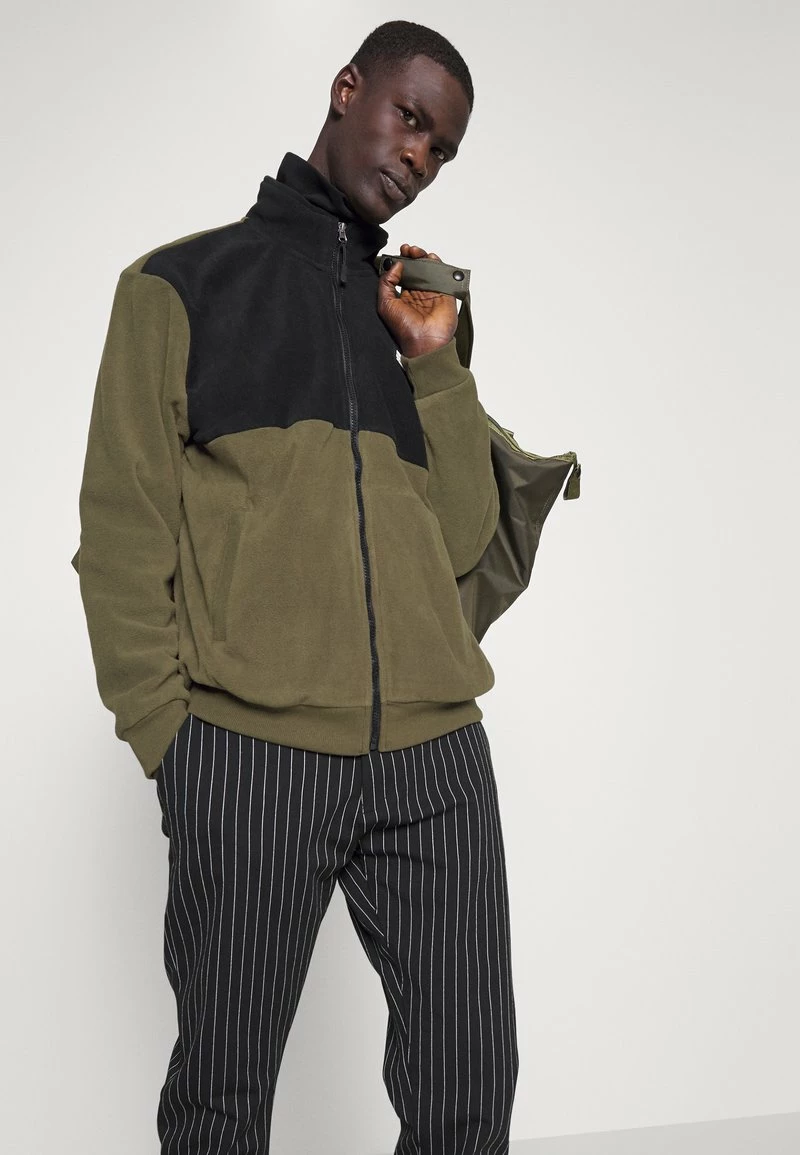 Pier One Hombre Forro Polar - Black/olive 6 Pier One Hombre Forro Polar - Black/olive - Imagen 4