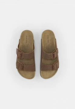 Pier One Unisexo LEATHER UNISEX - Sandalias Planas - Stone -Pier One Comercio cf51ec7e58fc4cfeb3c67c246811affc