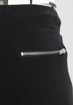 Pier One Hombre BIKER JOGGER - Pantalones Deportivos - Black -Pier One Comercio d14f4d3e23264a23856a525cf94a989d