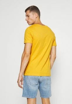 Pier One Hombre Camiseta Básica - Light Yellow -Pier One Comercio dee5076e796649048c1a8fa795020432