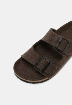 Pier One UNISEX - Sandalias Planas - Brown, Unisexo -Pier One Comercio eb2b172e0ebc4f86b500c91702e7b89d