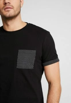 Pier One Hombre Camiseta Estampada - Black -Pier One Comercio ec95e7de8cb04a7f8aacee2862961d41