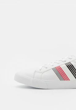 Pier One Unisexo UNISEX - Zapatillas - White -Pier One Comercio eeba8656d40340bab070d7e2d908ec62