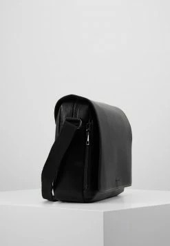 Pier One Hombre Bandolera - Black -Pier One Comercio f3a97f8095334be799fee0f3f2c1e5e0