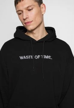 Pier One Hombre WASTE OF TIME HOOD - Jersey Con Capucha - Black -Pier One Comercio f9da2fdfbf654bf09b226b223f3c39d5